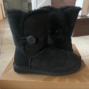Black Bailey Button Ugg Boots